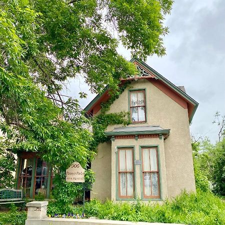 Pansy'S Parlor Bed & Breakfast โกลเดน ภายนอก รูปภาพ