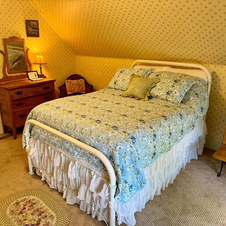 Pansy'S Parlor Bed & Breakfast โกลเดน ภายนอก รูปภาพ