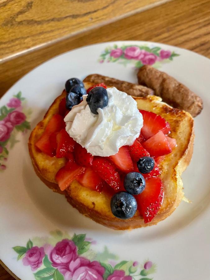 Pansy'S Parlor Bed & Breakfast โกลเดน ภายนอก รูปภาพ