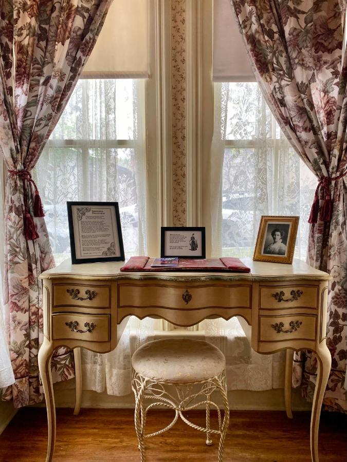 Pansy'S Parlor Bed & Breakfast โกลเดน ภายนอก รูปภาพ