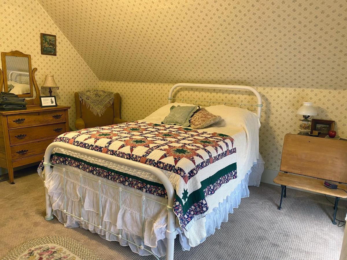 Pansy'S Parlor Bed & Breakfast โกลเดน ภายนอก รูปภาพ