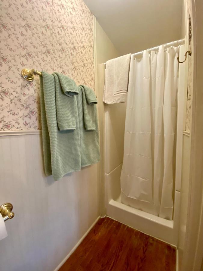 Pansy'S Parlor Bed & Breakfast โกลเดน ภายนอก รูปภาพ