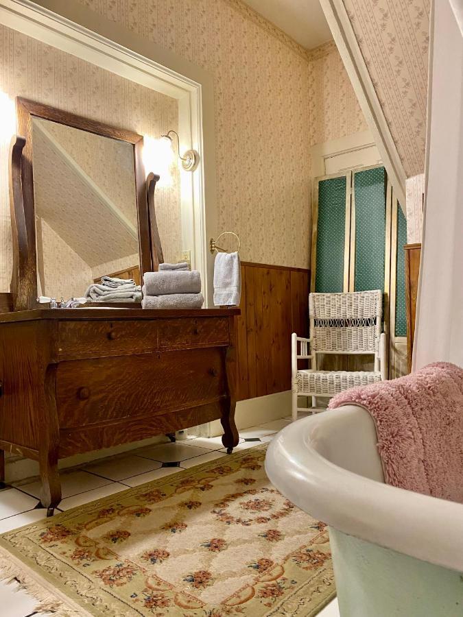 Pansy'S Parlor Bed & Breakfast โกลเดน ภายนอก รูปภาพ