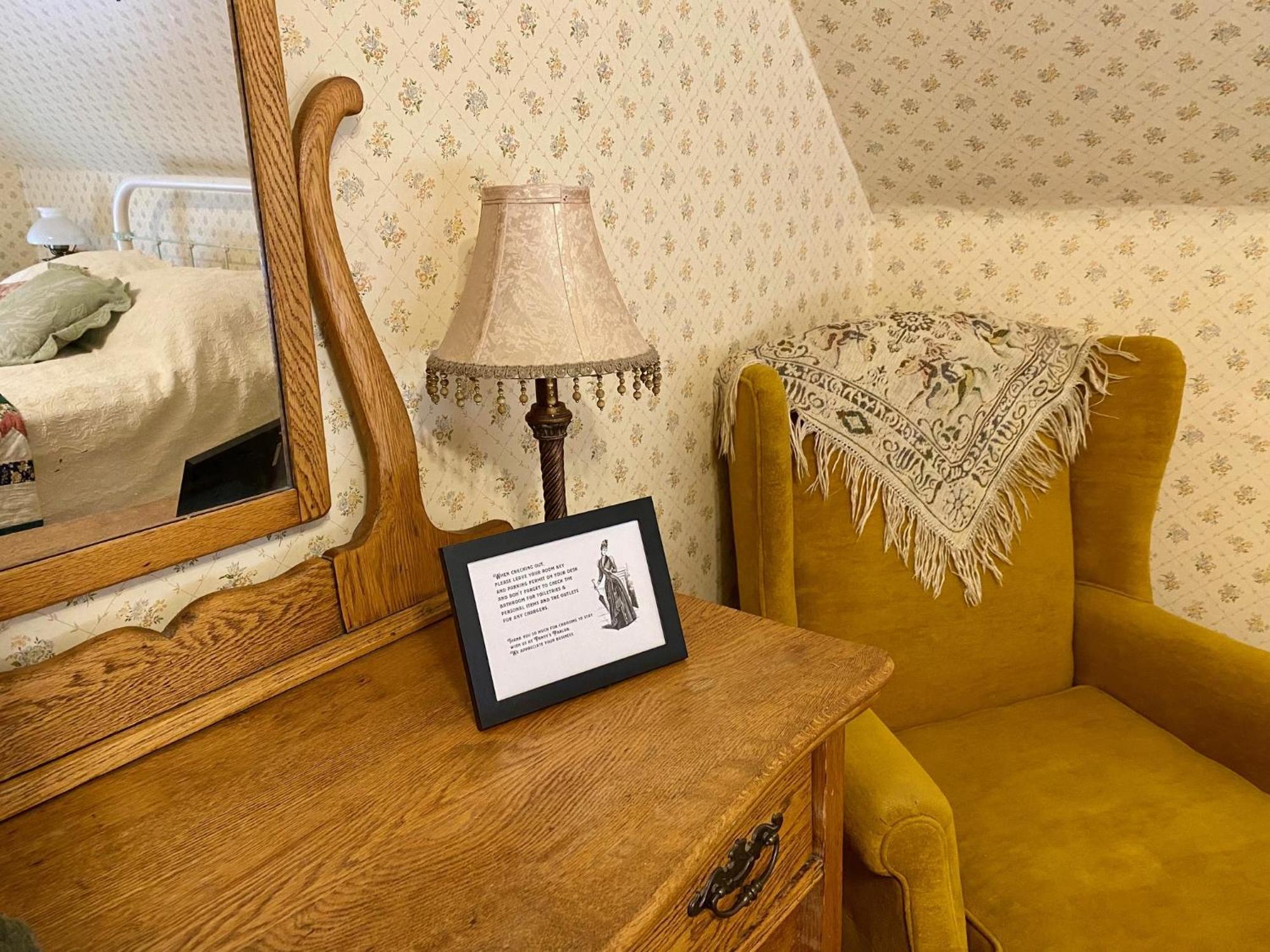Pansy'S Parlor Bed & Breakfast โกลเดน ภายนอก รูปภาพ